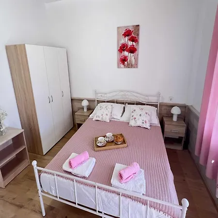 Apartament Vela - Two Bedroom With Balcony